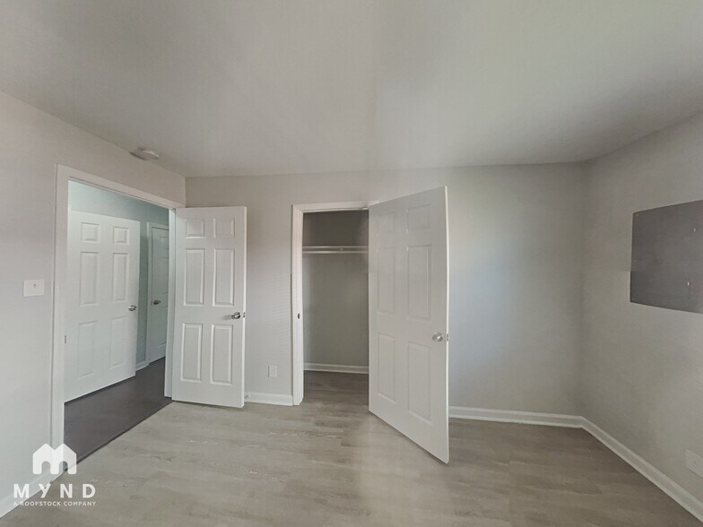 Building Photo - 2417 Dearborn Dr