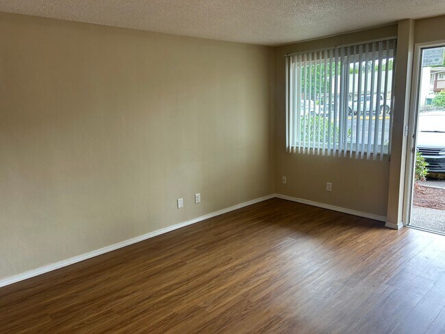 Building Photo - Cozy Studio Downtown