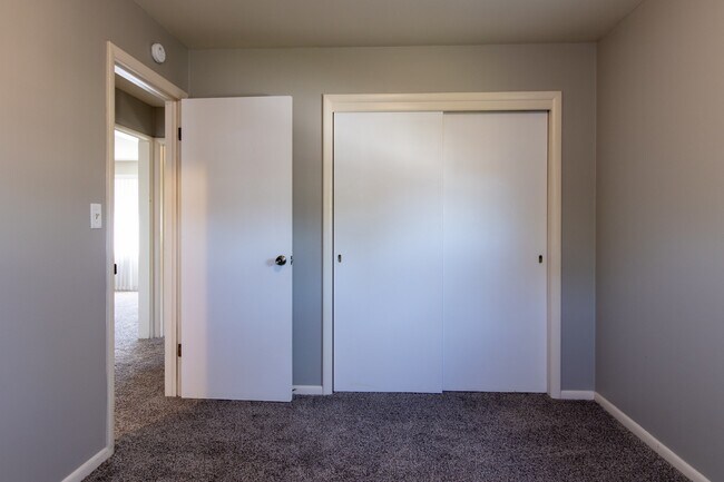 Building Photo - 6050 Laurel Hall Dr
