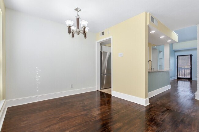 Building Photo - 5904 Sandhurst Ln