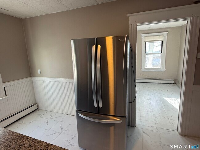 Building Photo - 154 Daly Ave