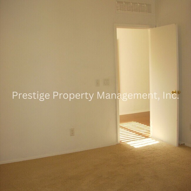 Building Photo - 346 E Calle Puente Lindo