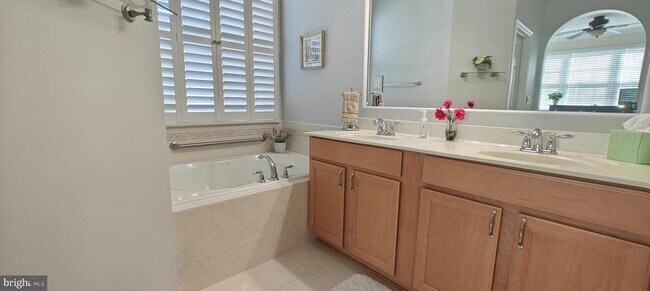 Building Photo - 10425 Starlight Pl