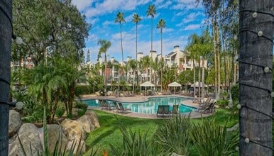 Building Photo - 2 Bedroom 2 Bathroom Plus Loft in Prime Woodland Hills