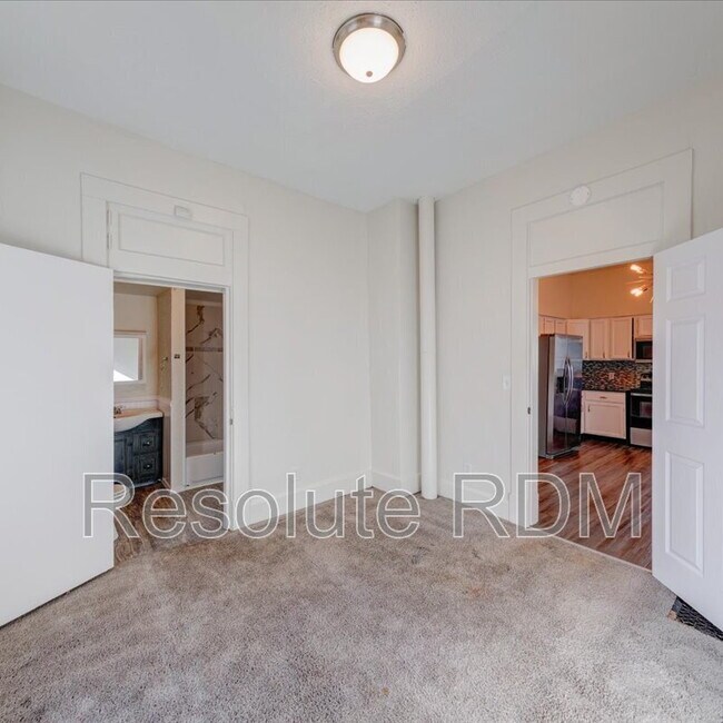 Building Photo - 1154 Villa Ave