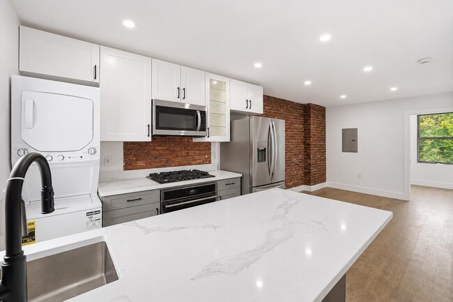 Building Photo - 216 6th St