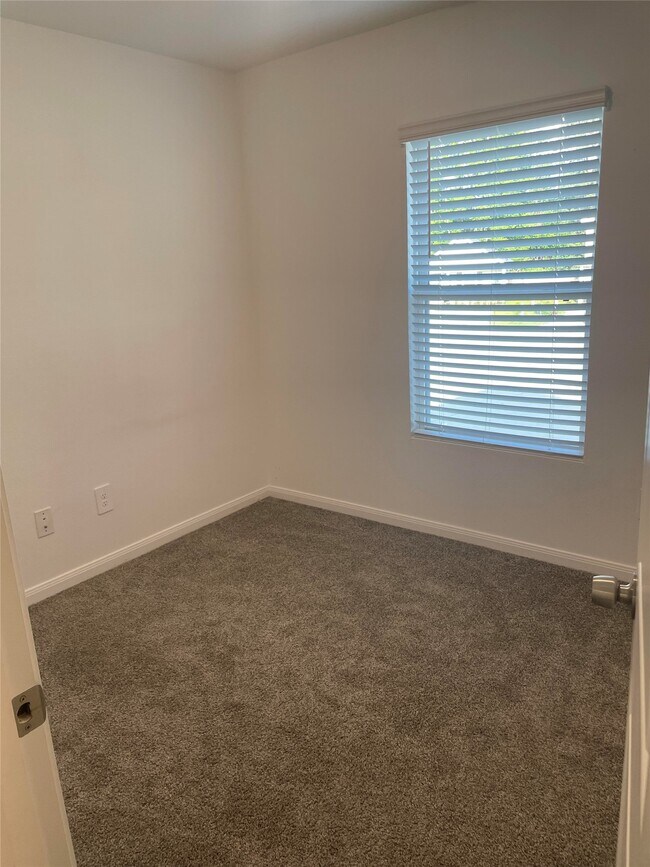 Building Photo - 9718 Marie Vlg Ct