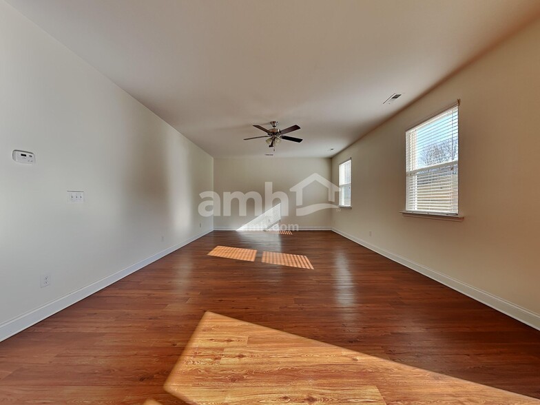 Building Photo - 6835 Thistle Down Dr