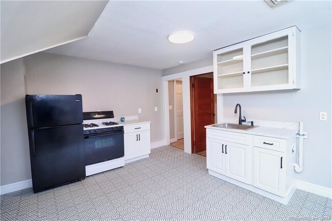 Building Photo - 165 Elm St