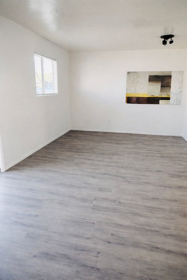 Building Photo - 501 Harrison Dr