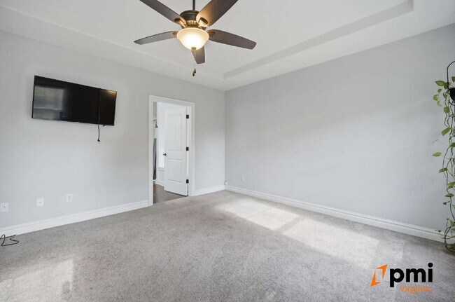 Building Photo - Stunning 5 Bedroom Waterfront Home with 2 car garage