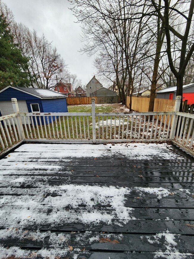 Building Photo - 3 Bedroom House for Rent on W 25th - MOVE IN READY AND CLEAN