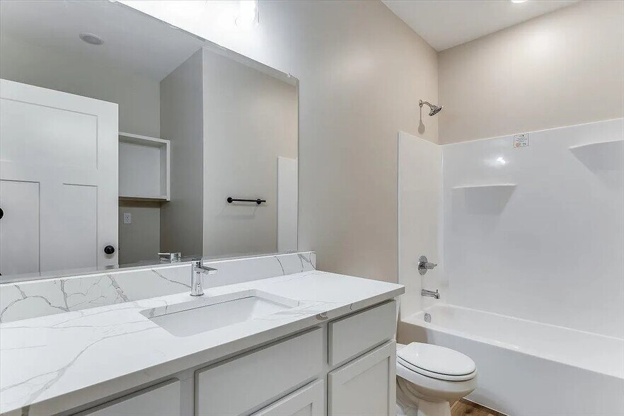 Building Photo - 17018 Lawson