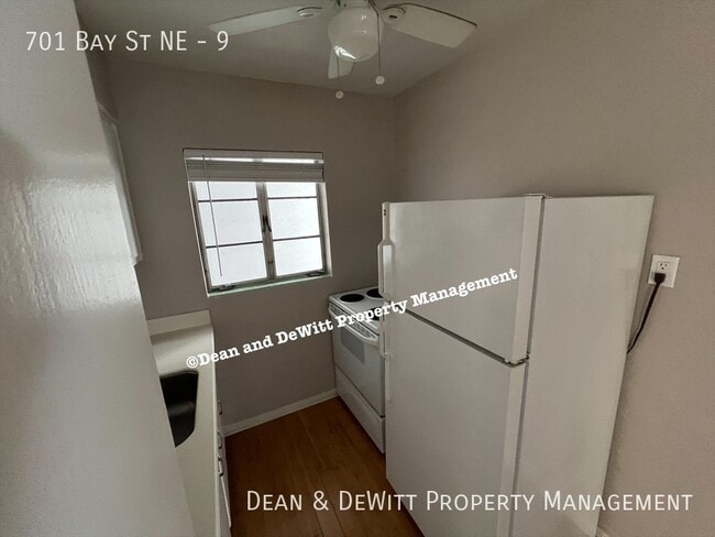 Building Photo - 701 Bay St NE