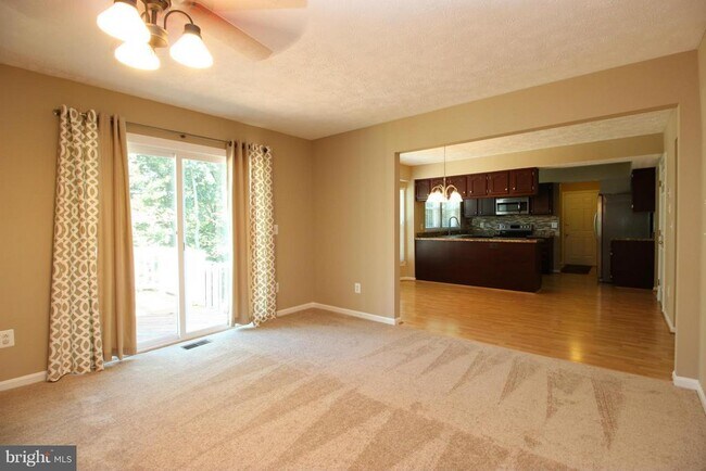 Building Photo - 66 Larkwood Ct