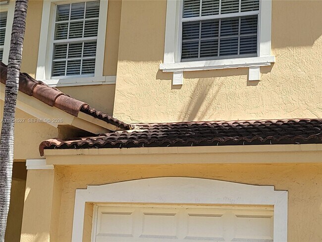 Building Photo - 4125 NE 24th Dr