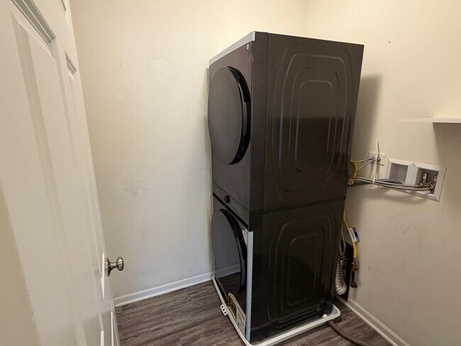 Building Photo - 4424 Monroe Ct