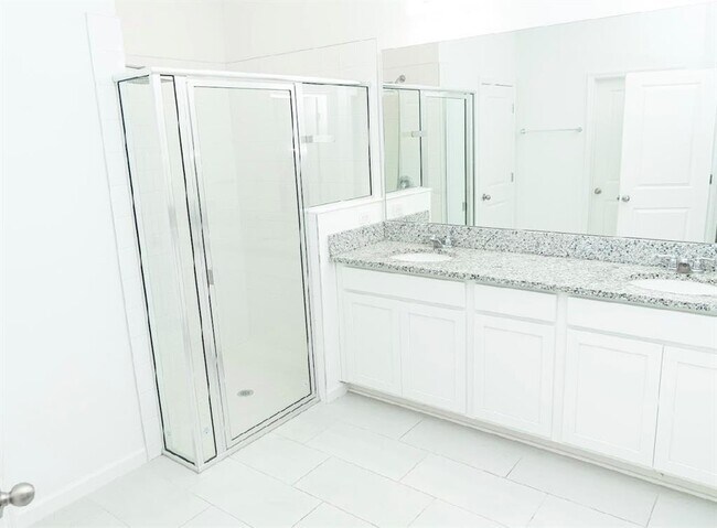 Building Photo - 445 Silver Palm Dr
