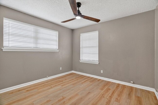 Building Photo - Move-In Ready Gem Near DFW Airport and Major Highways