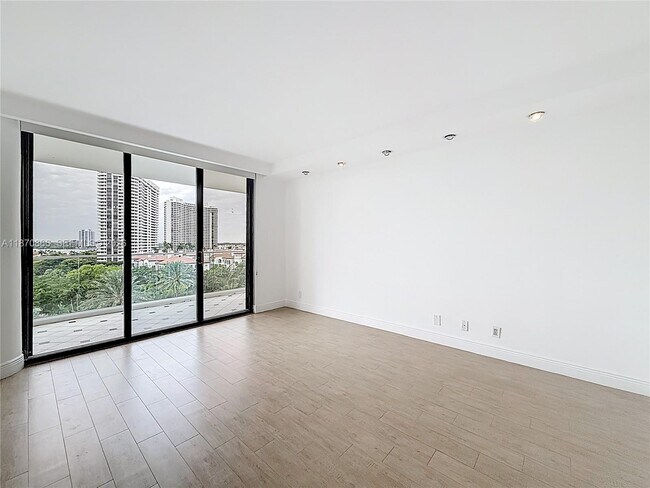 Building Photo - 2800 Island Blvd