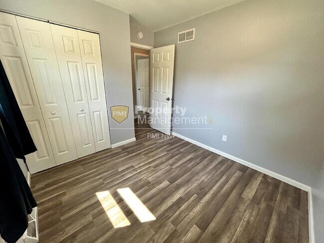 Building Photo - 1503 Peachtree Dr