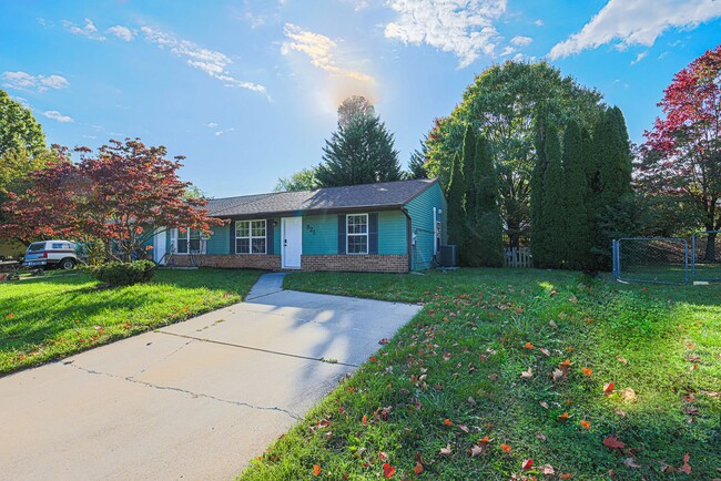 Building Photo - 821 Johahn Dr