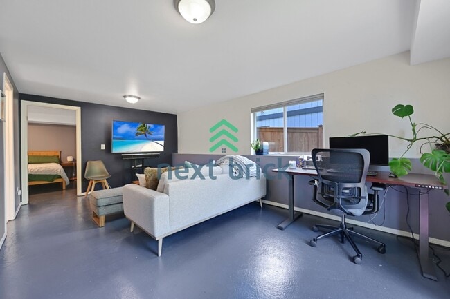 Building Photo - Discover Spacious Comfort: 4-Bedroom Gem with 2.5 Baths