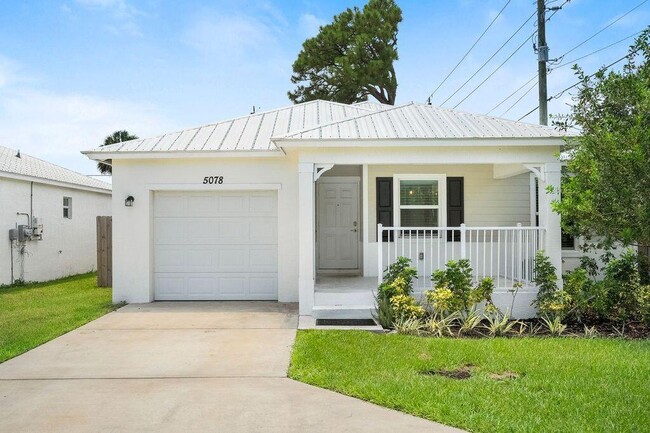 Building Photo - 5078 SE Isabelita Ave