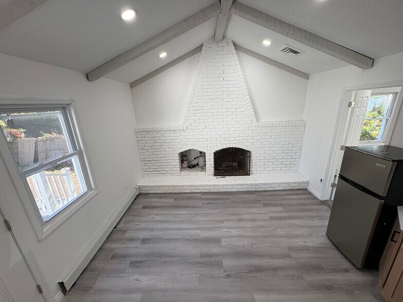 Building Photo - 3 William St