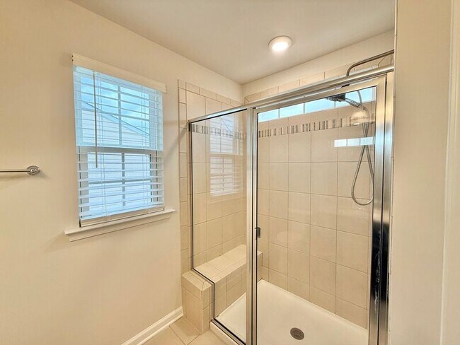 Building Photo - 113 Cross Country Way