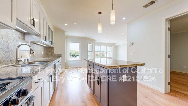 Building Photo - 3051 San Bruno Ave