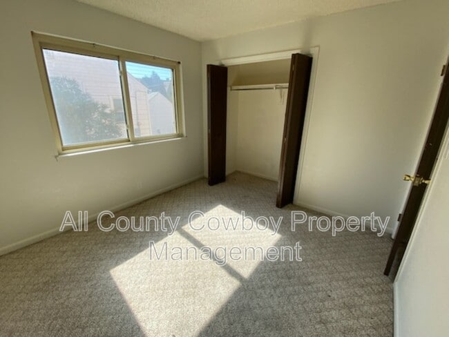 Building Photo - 267 N 8th St