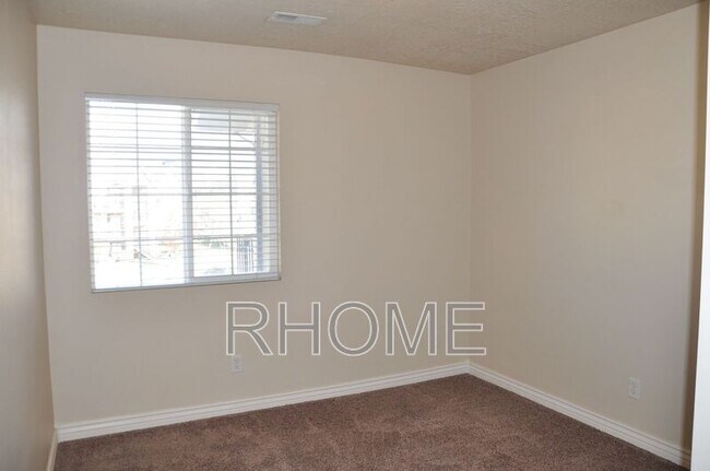 Building Photo - 1705 Westbury Way