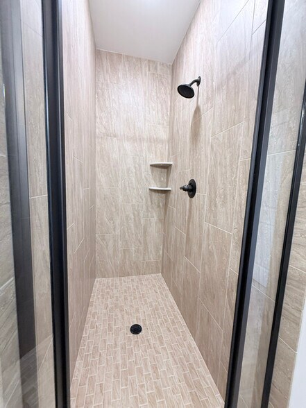 Building Photo - 731 Bolivar Dr