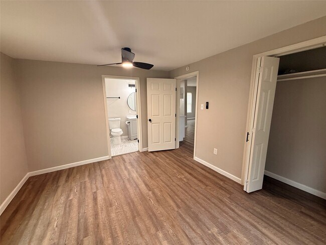 Building Photo - 6633 Burkett St.