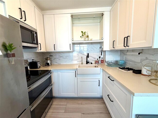 Building Photo - 7441 Wayne Ave