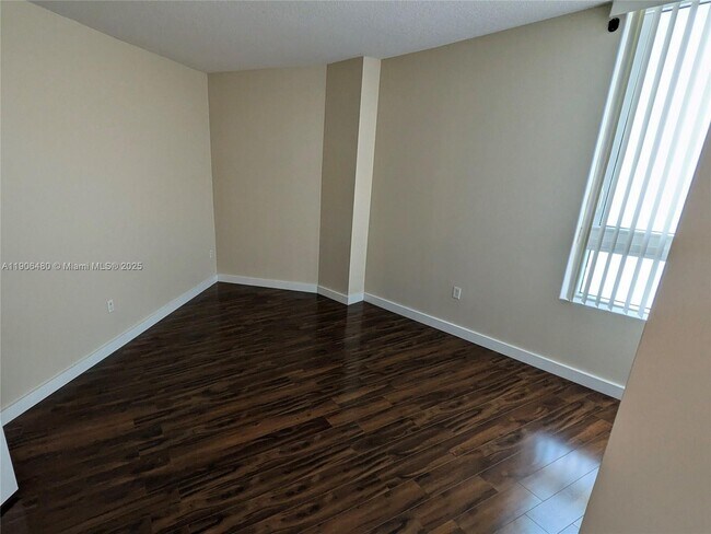 Building Photo - 1900 N Bayshore Dr