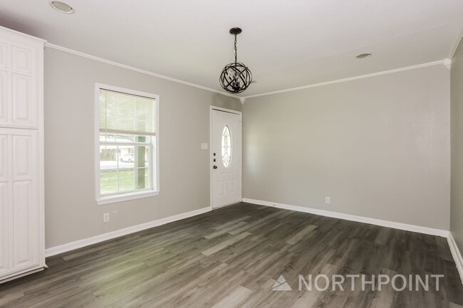 Building Photo - 3 BR/2BA | Newly Renovated Single Family Home  | Great Size Backyard| Quiet Neighborhood!
