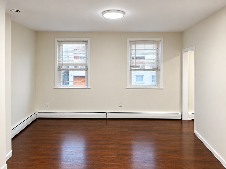 MASTER BEDROOM - 180 Chestnut St