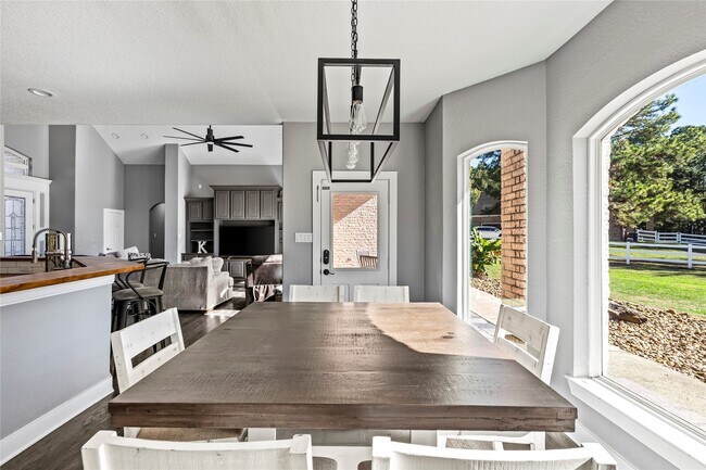 Building Photo - 11601 King George Ct