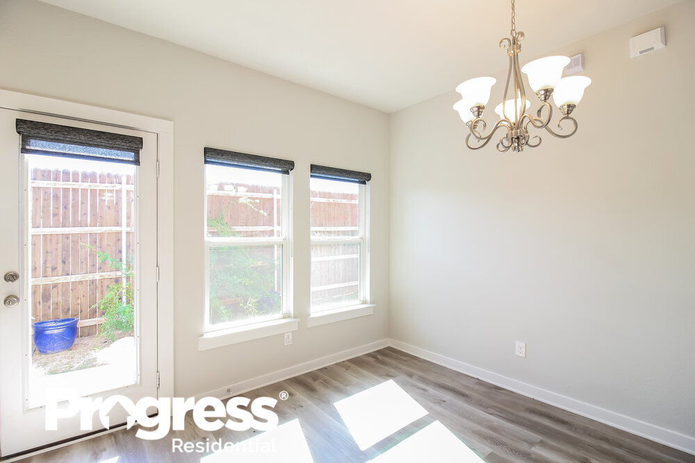 Building Photo - 2300 Paxton Way