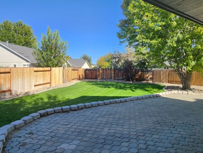 Building Photo - Rent Special $500 off 1st mo's