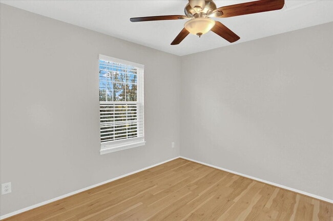 Building Photo - 2635 E Nichols Cir