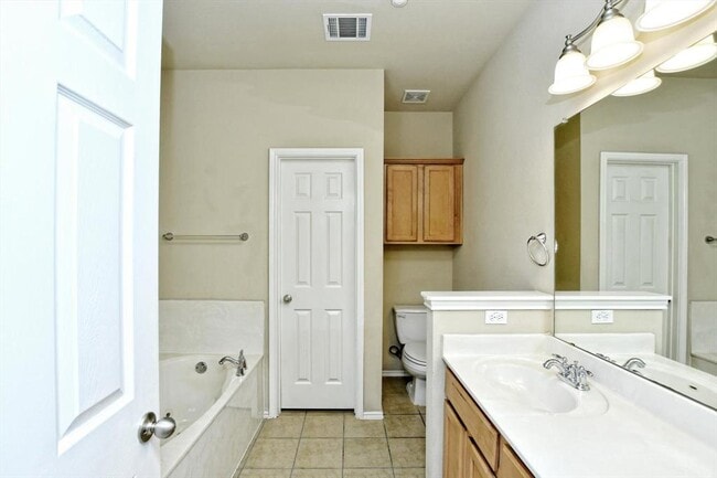 Building Photo - 1310 W Parmer Ln