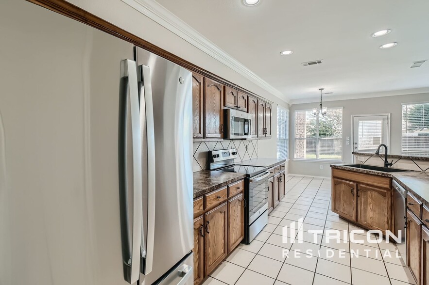 Building Photo - 1216 Juniper Ln