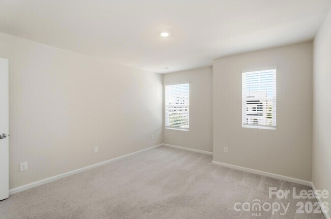 Building Photo - 15764 Country House St