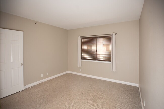 Building Photo - 140 The Village