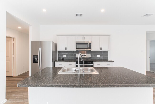 Building Photo - 24314 Pebble Cres Ln