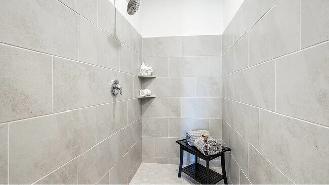 Building Photo - 6818 Yellow Jessamine Ln