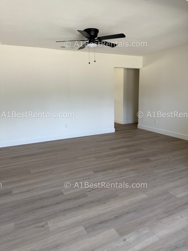 Building Photo - 3808 Sierra St